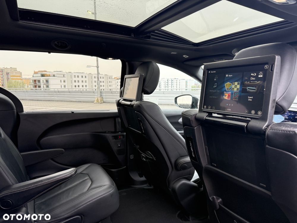 Chrysler Pacifica - 12