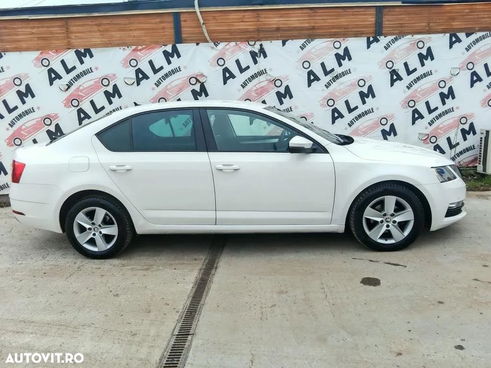 Skoda Octavia 1.6 TDI DSG Ambition - 6