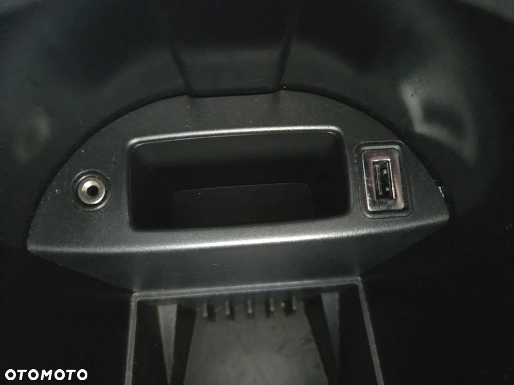 Ford Kuga 2.0 TDCi 2x4 Champions Edition - 24