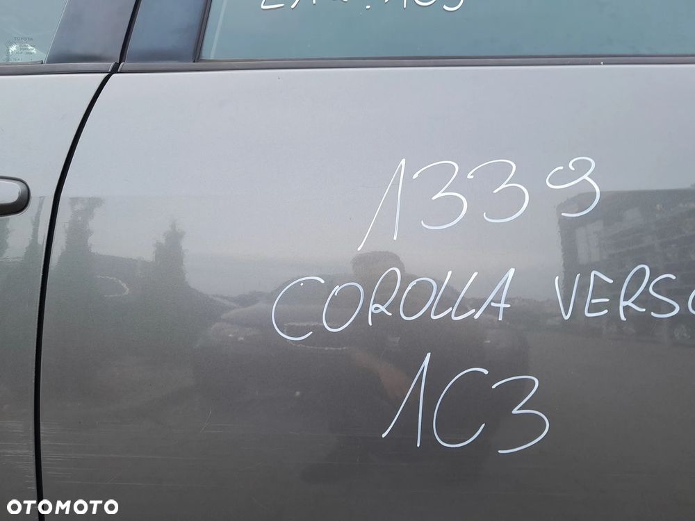 TOYOTA COROLLA VERSO II DRZWI LEWE TYLNE LEWY TYŁ KOLOR: 1C3 - 2