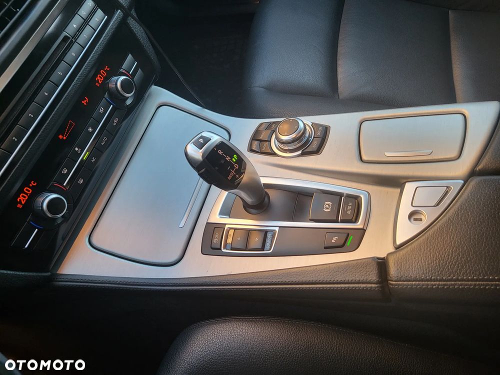 BMW Seria 5 518d - 12