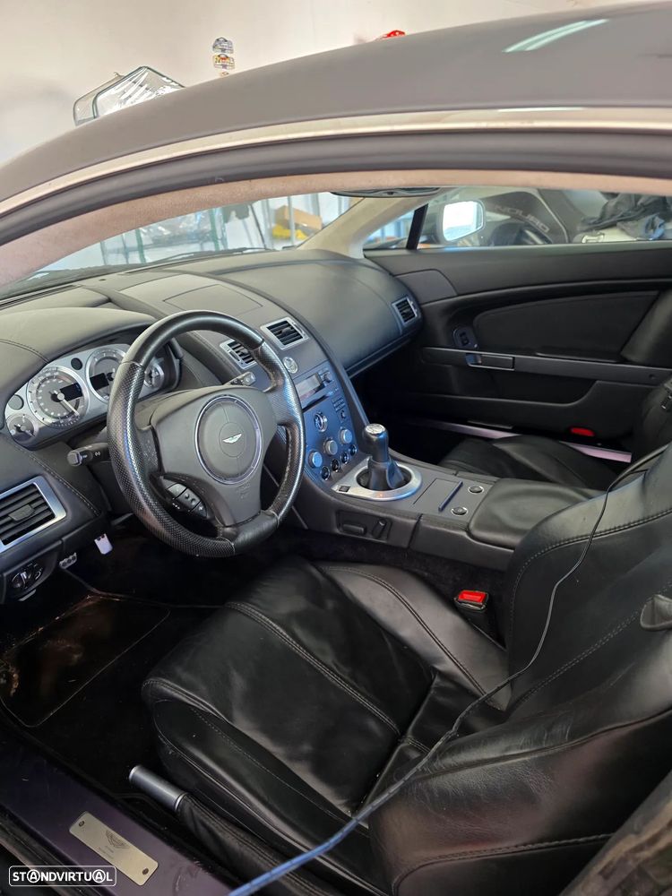 Aston Martin Vantage Coupe - 4