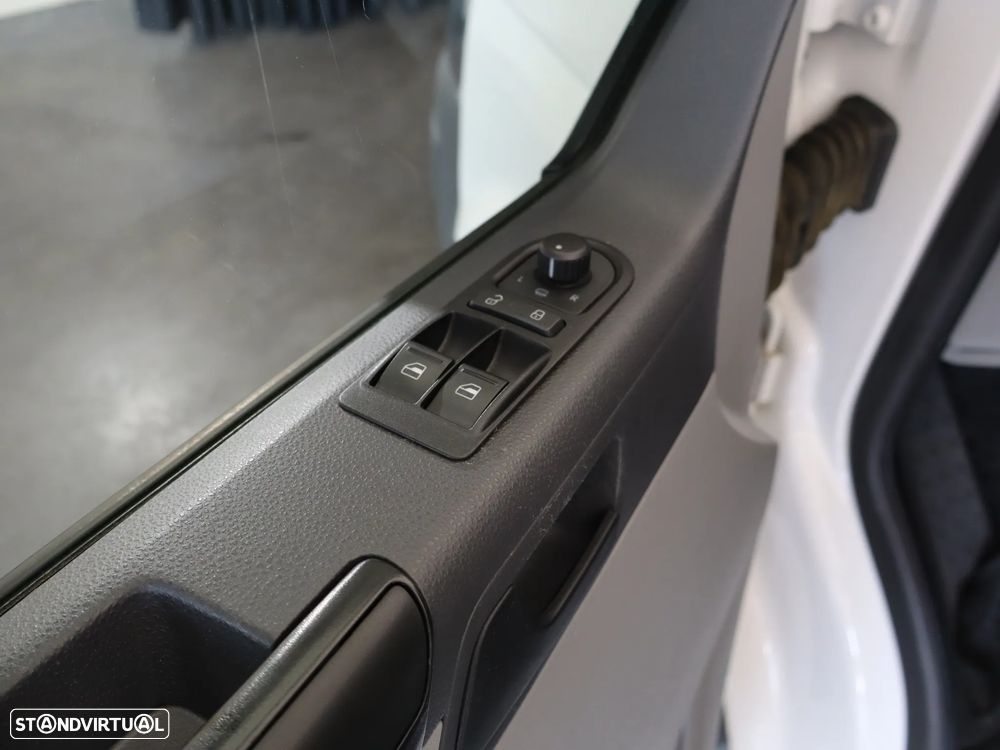 VW Transporter 2.0 TDi - 14