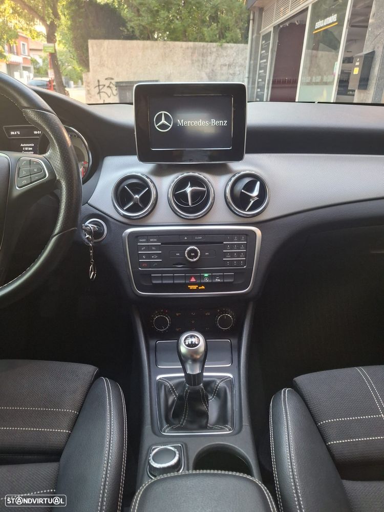 Mercedes-Benz GLA 180 d Urban - 13
