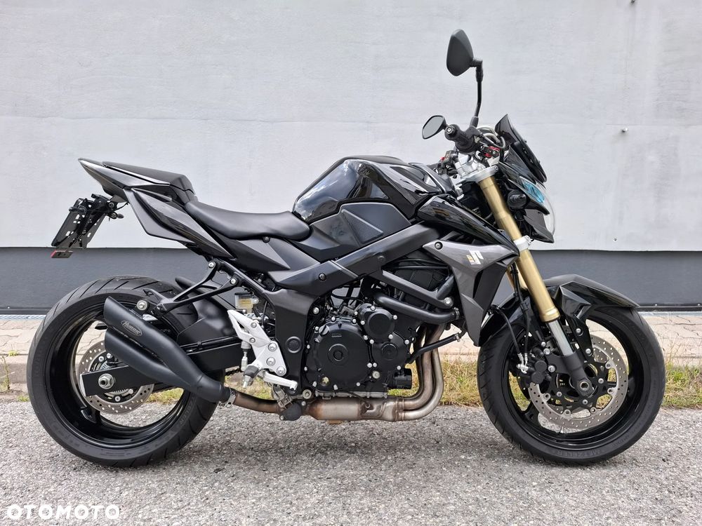 Suzuki GSR - 1