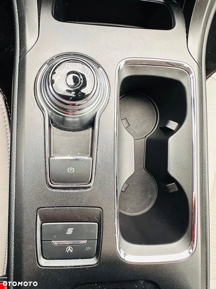 Ford Fusion - 8