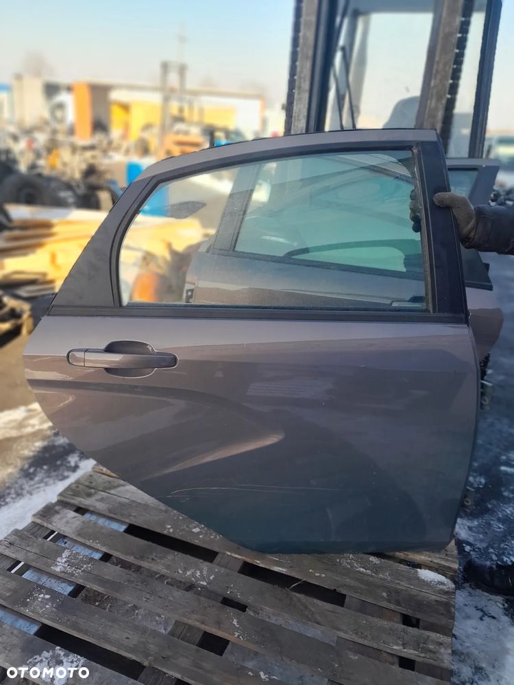 Drzwi tylne prawe Łada Vesta !! KOMPLETNE !! - 1