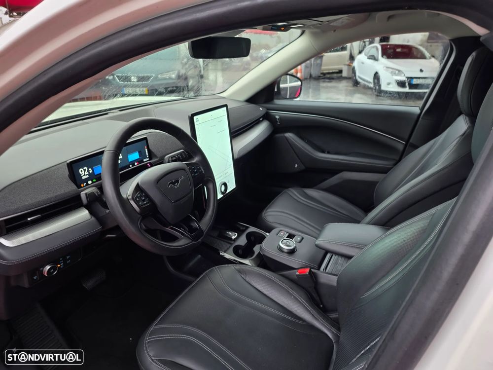 Ford Mustang Mach-E Standard - 28