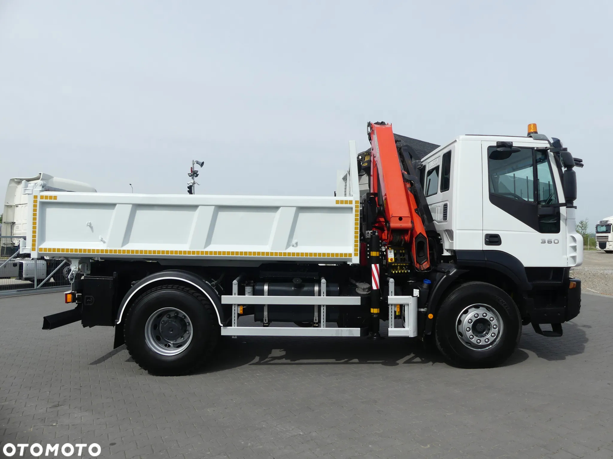 Iveco TRAKKER 360 / WYWROTKA + HDS PALFINGER PK13001 SKŁADANY W Z - 11