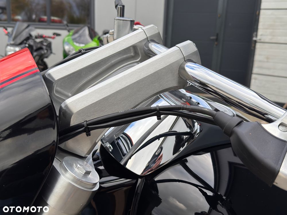 Suzuki Intruder - 20