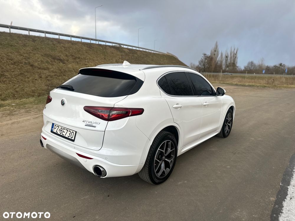 Alfa Romeo Stelvio 2.0 Turbo 16V AT8-Q4 B-Tech - 3