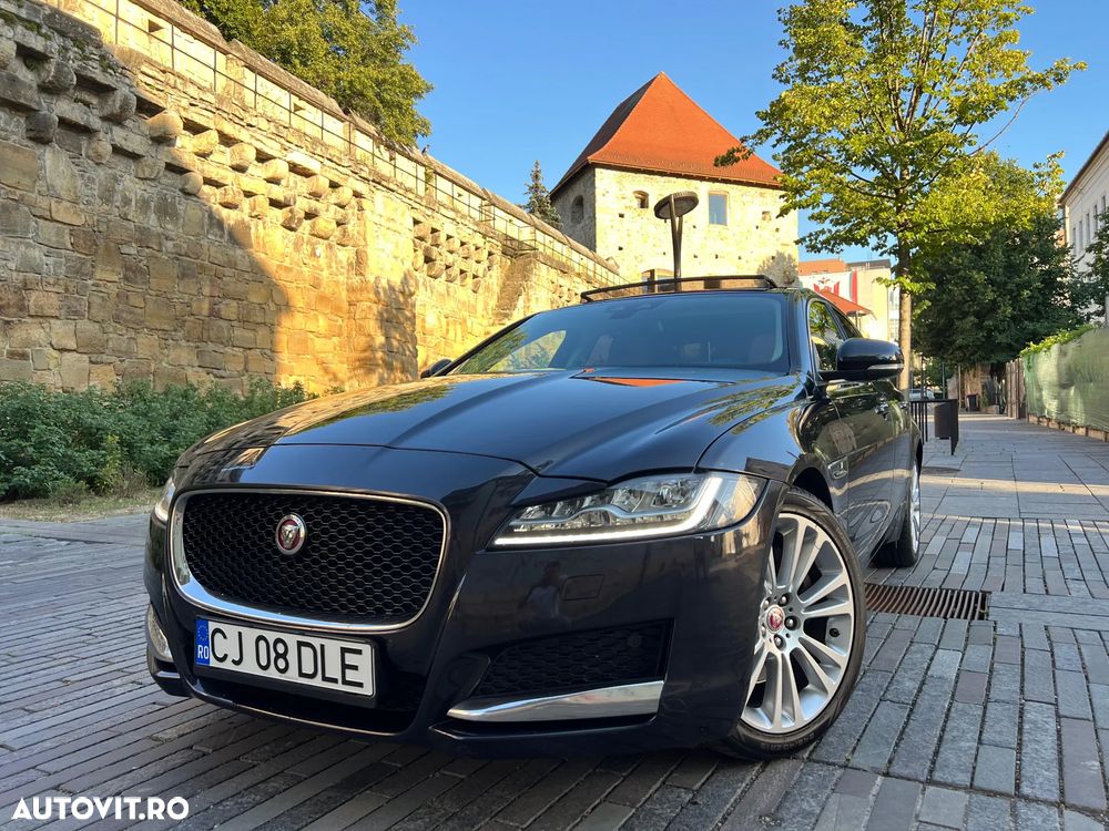 Jaguar XF 20d AWD Portfolio - 7