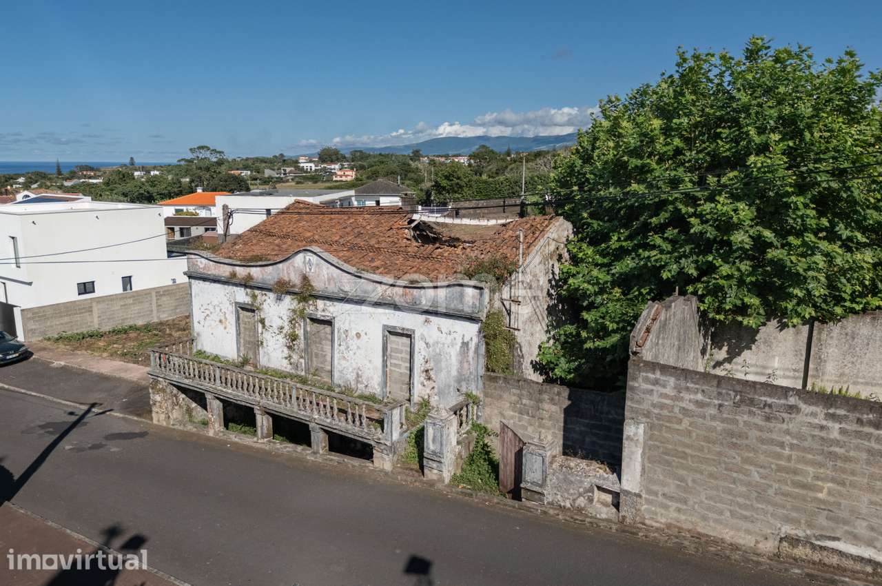 Terreno Urbano com Duas Frentes e Ruína nas Capelas - Grande imagem: 4/15