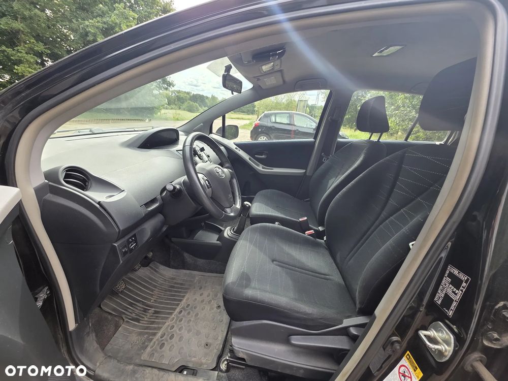 Toyota Yaris 1.3 Luna Premium - 10