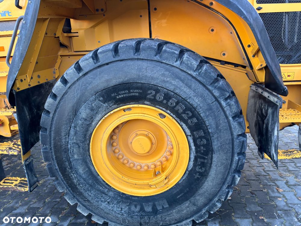 Volvo L150H rok 2016, 26ton, 4,2m3 opony 70%, bdb - 30