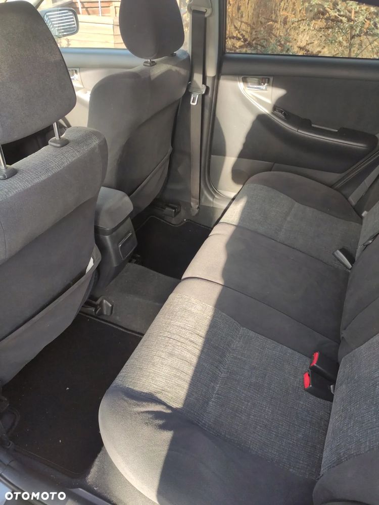 Toyota Corolla 1.6 VVT-i Sol - 3