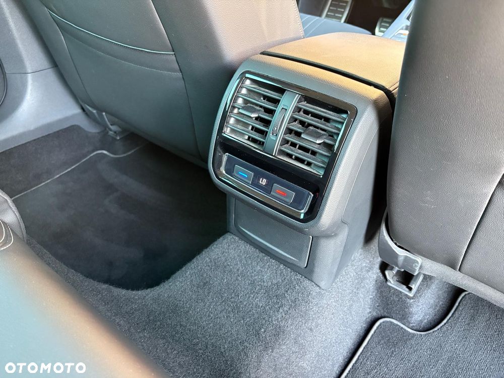 Volkswagen Passat Variant 2.0 TDI SCR 4Motion DSG Alltrack - 19