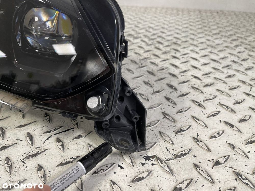 PEUGEOT 208  2 II 2008 II 19- LAMPA PRAWA PRZEDNIA PRZÓD EUROPA  9841641980 - 7