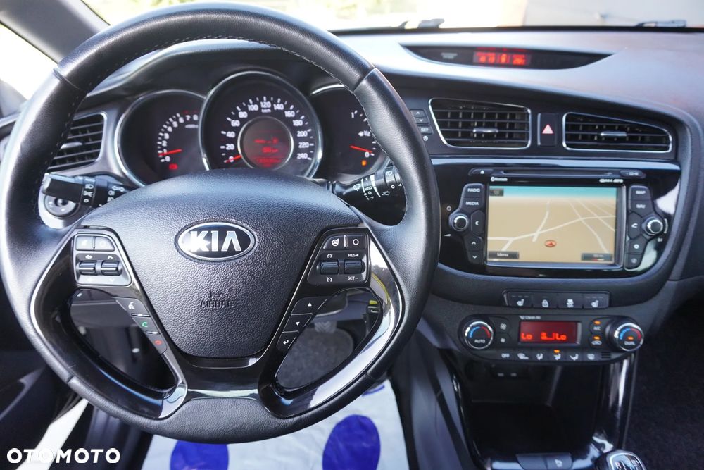 Kia Ceed 1.6 GDI ISG Dream-Team Edition - 18