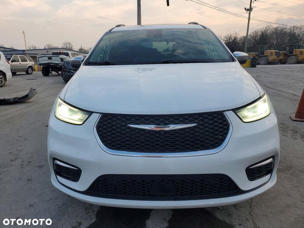 Chrysler Pacifica - 3