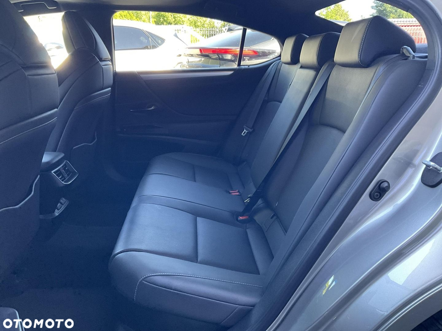 Lexus ES - 15