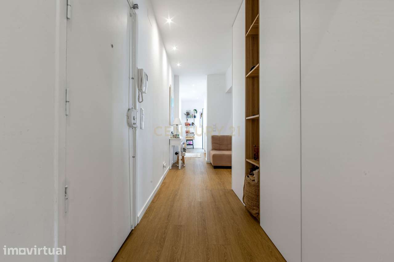 Apartamento T3 Renovado com Terraço - Estrada de Benfica, Lisboa - Grande imagem: 2/23