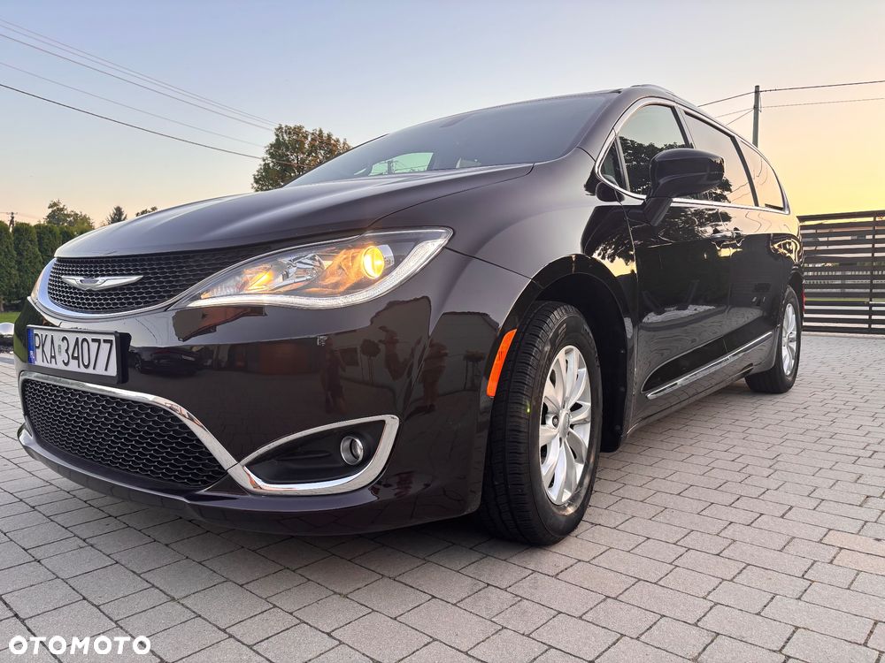 Chrysler Pacifica - 8