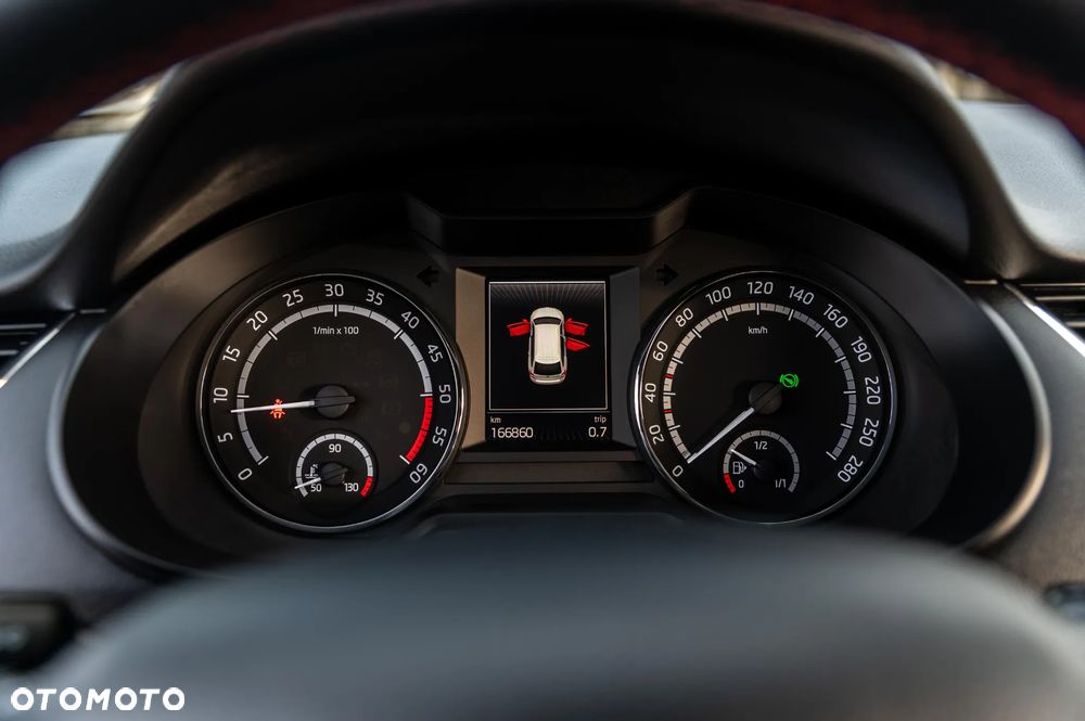 Skoda Octavia 2.0 TDI DSG RS - 24