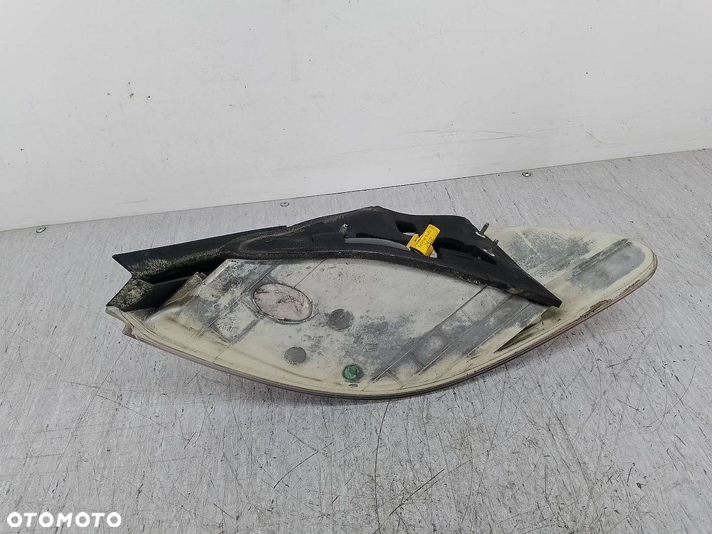 LAMPA TYLNA LEWA BMW SERIA 7 E65 LIMUZYNA - 2