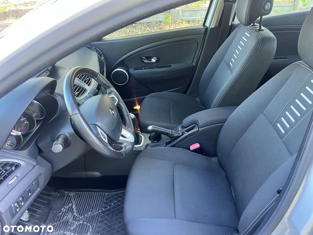 Renault Fluence 1.6 16V Zen - 9