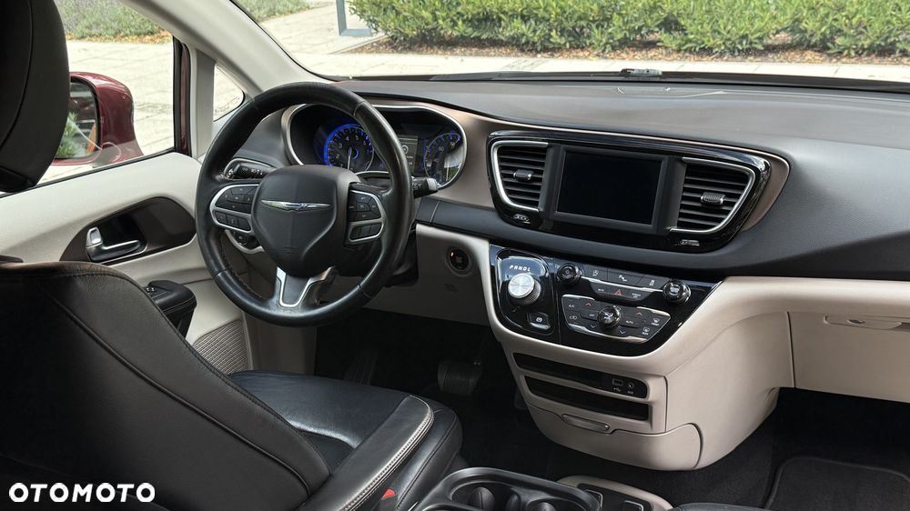 Chrysler Pacifica - 19
