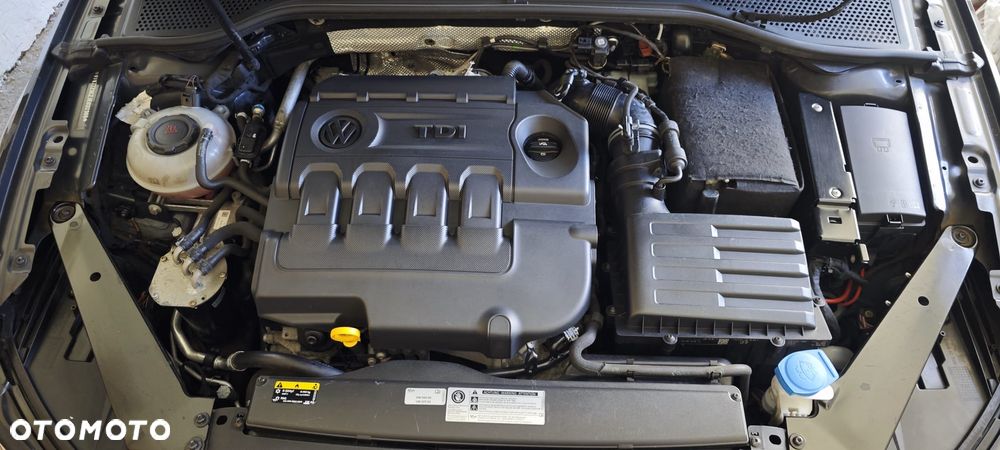 Volkswagen Passat 2.0 TDI SCR Highline - 15
