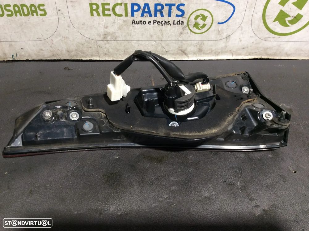 Farolim stop direito Lexus CT200 H - 3