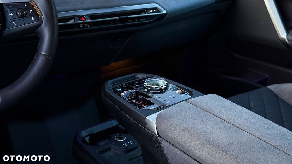 BMW iX - 24