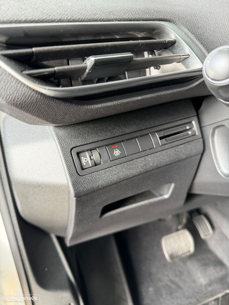 Peugeot 3008 PureTech 130 Stop & Start GPF EAT8 Active Business-Pack - 13