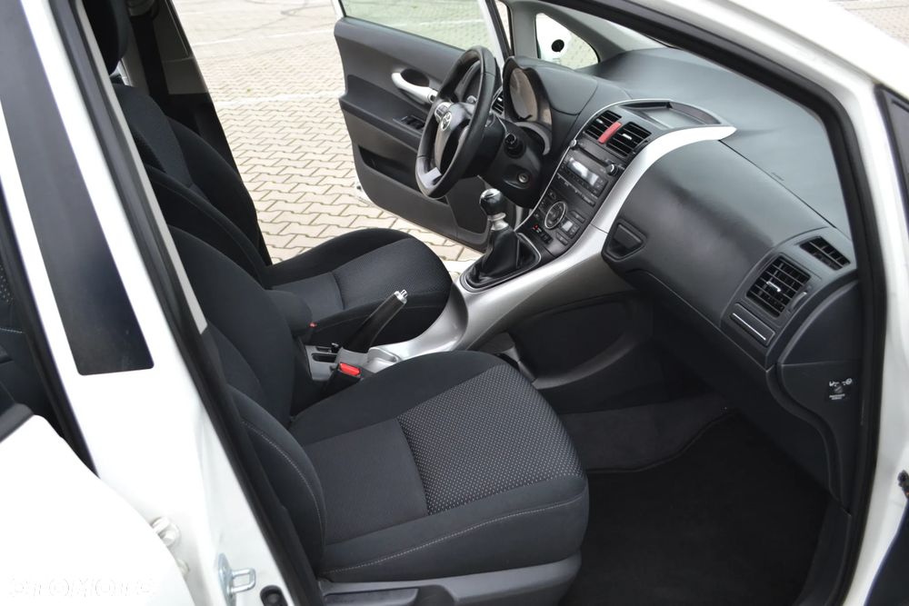 Toyota Auris 1.4 D-4D - 11