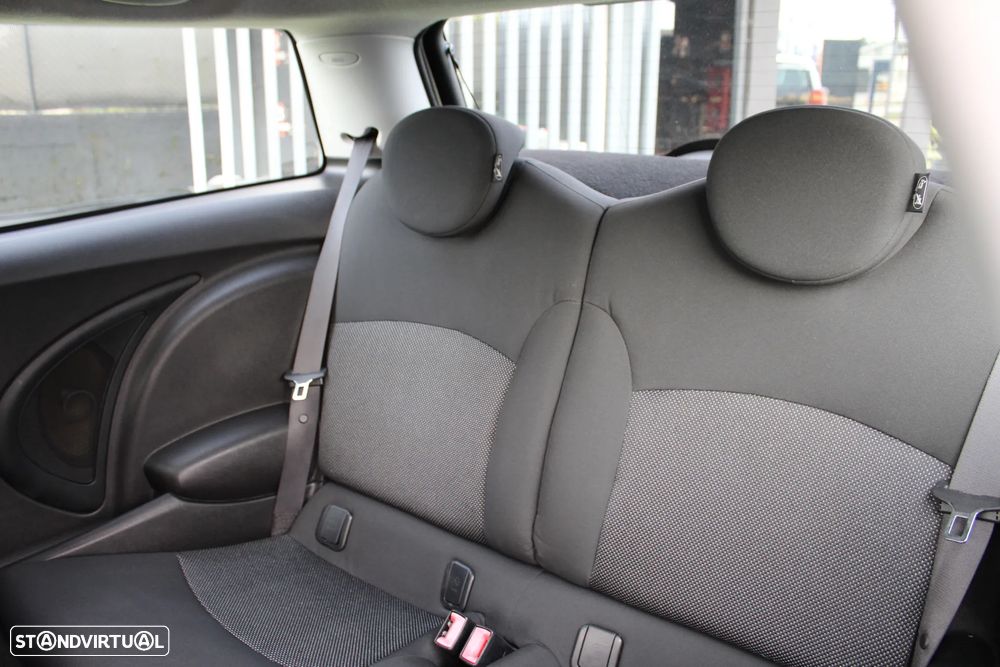 MINI 3 Portas Cooper D - 16