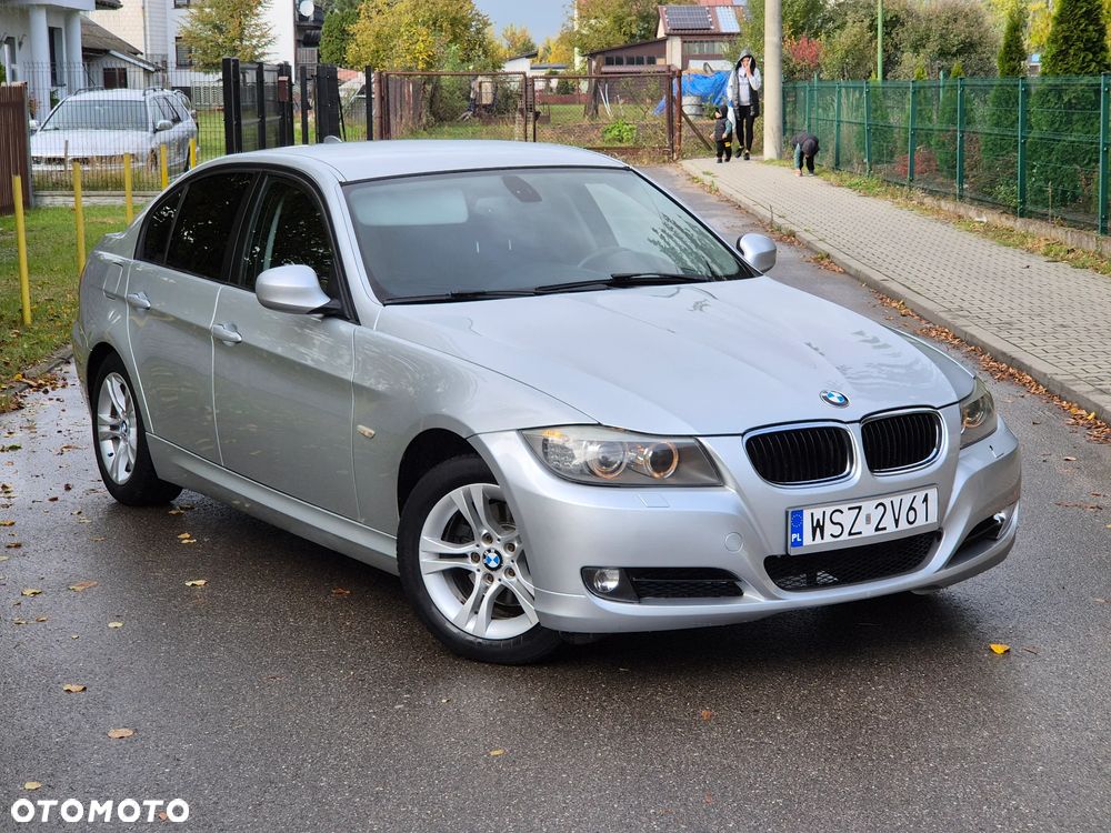 BMW Seria 3 320i - 24