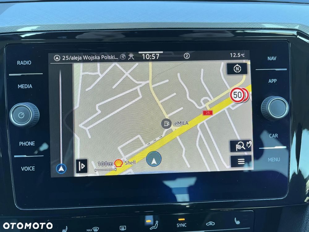 Volkswagen Passat - 26