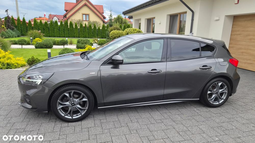 Ford Focus 1.0 EcoBoost Hybrid ST-LINE DESIGN - 32