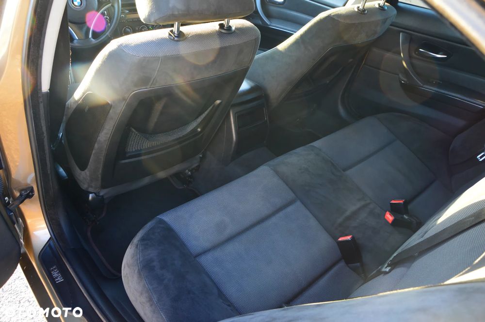 BMW Seria 3 318d - 25