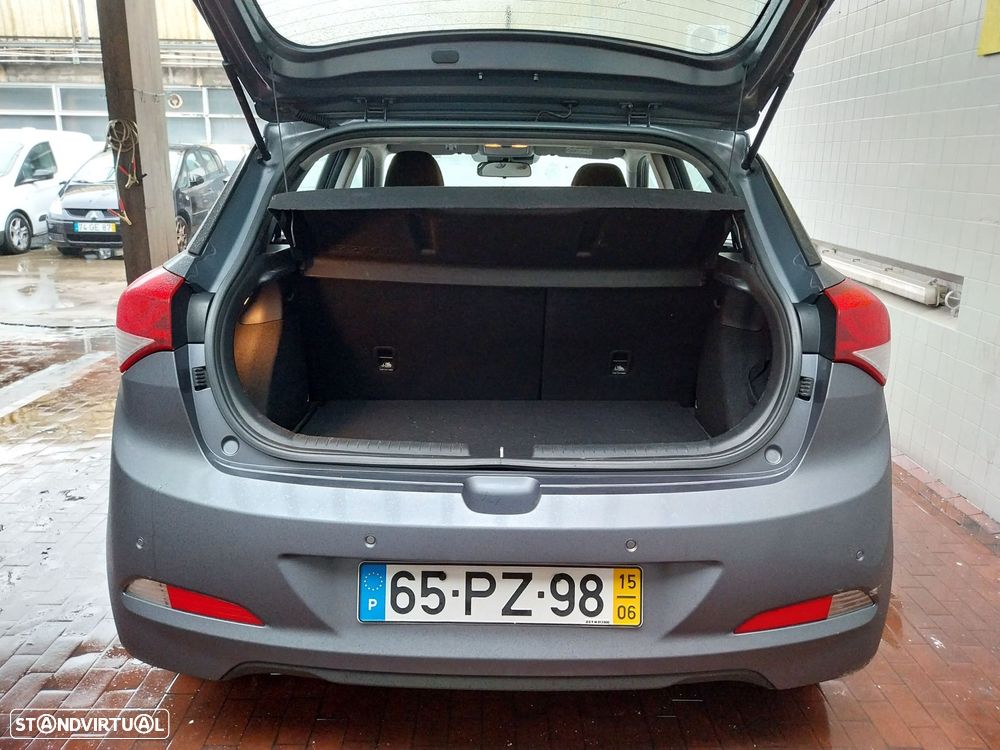 Hyundai i20 1.1 CRDi Comfort+Pack Look+JLL16 - 10