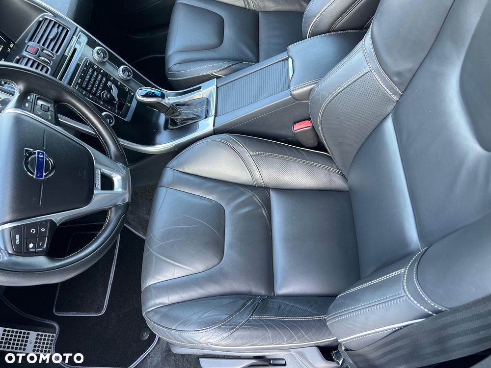 Volvo XC 60 D5 AWD R-Design Momentum - 16