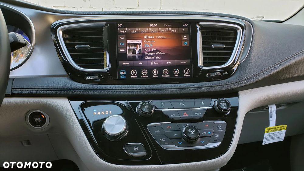 Chrysler Pacifica - 21