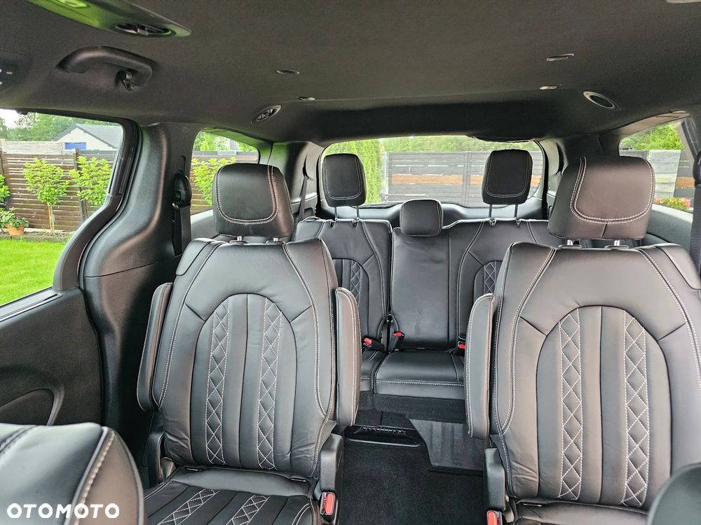 Chrysler Pacifica - 10