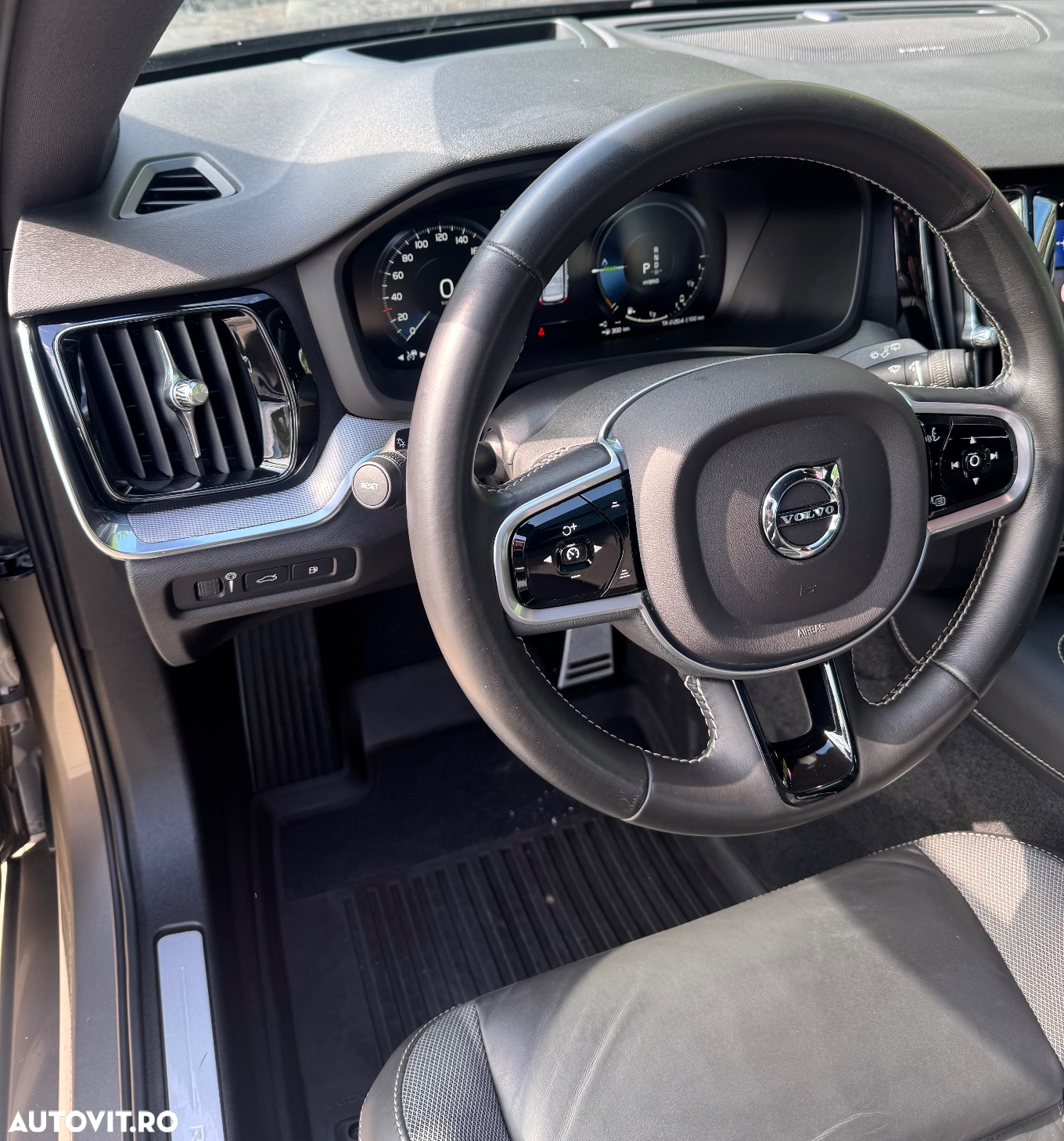 Volvo V60 T6 AWD Recharge Geartronic RDesign Expression - 8