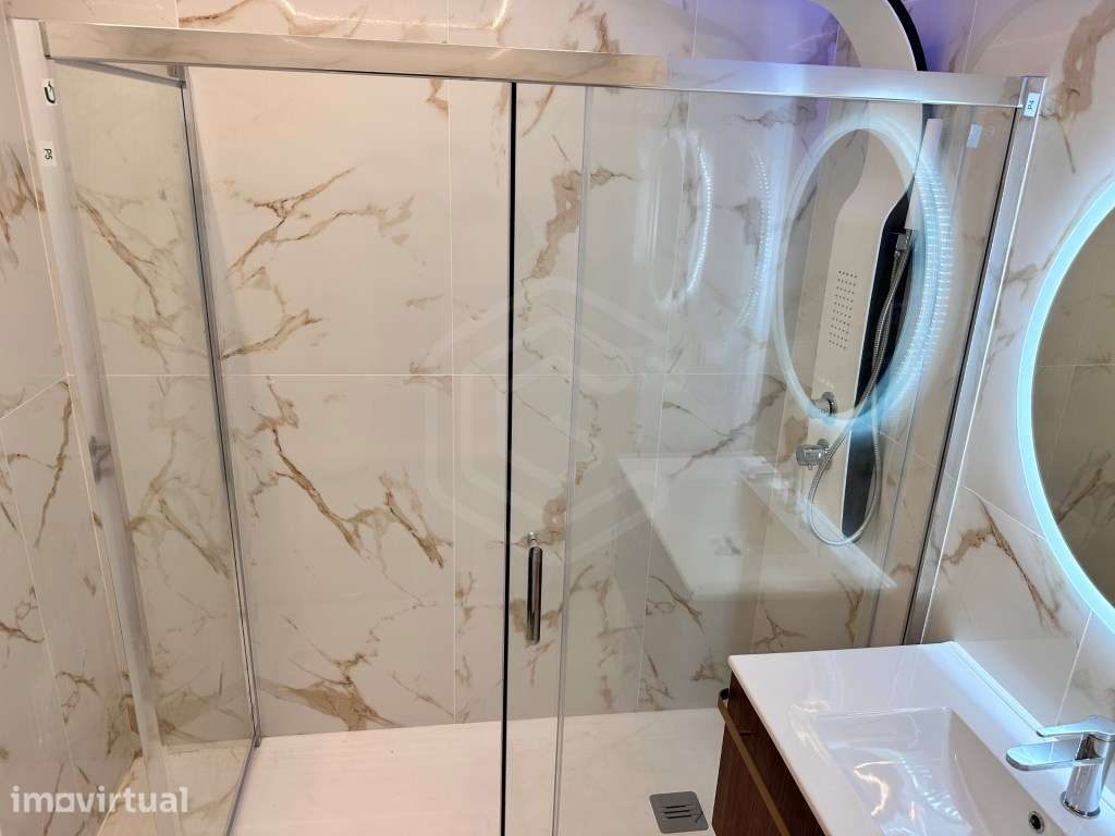 Apartamento T2 renovado, na primeira linha da praia em Quarteira, A... - Grande imagem: 5/23