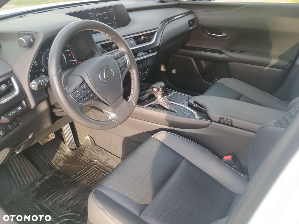 Lexus UX - 15