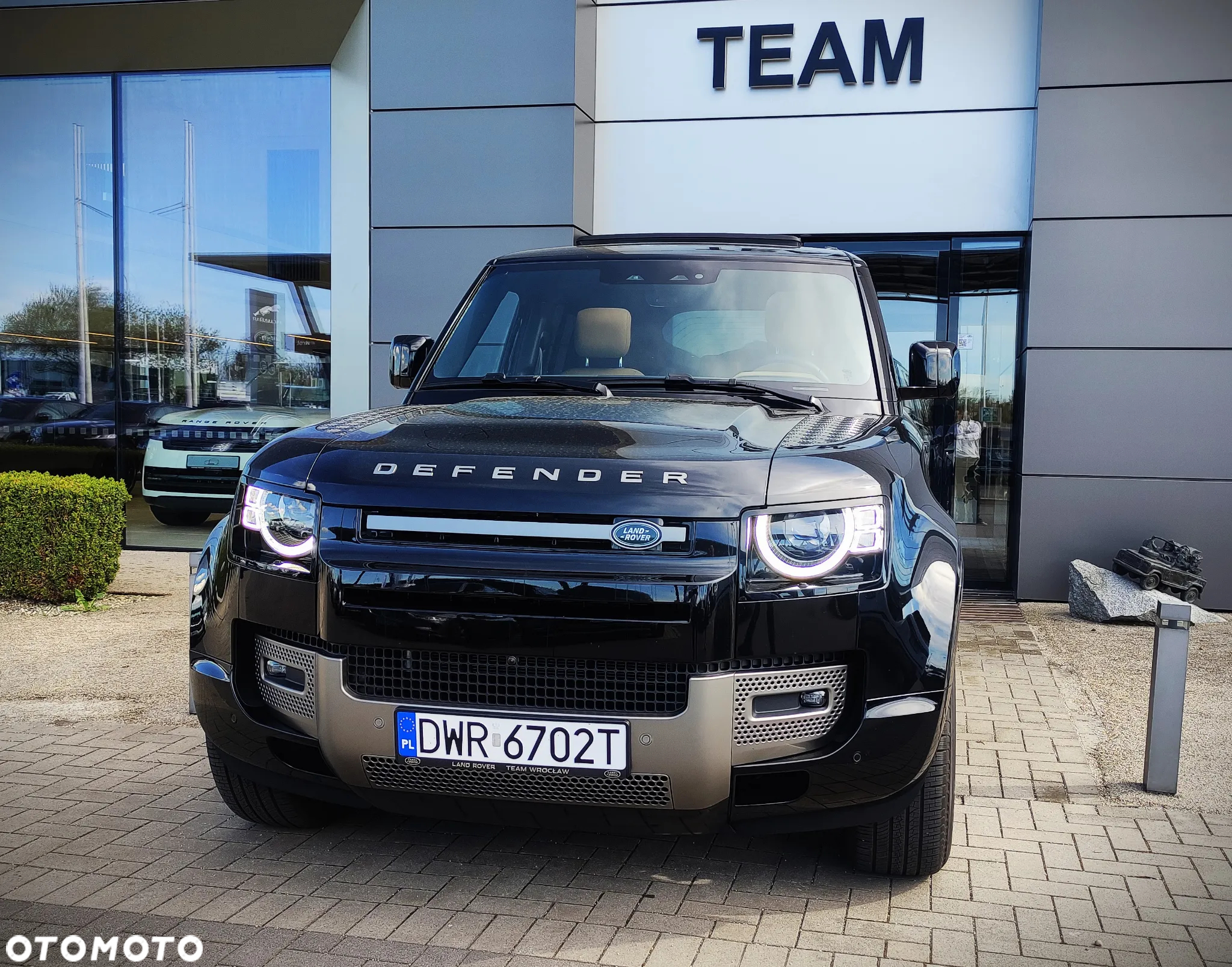 Land Rover Defender - 4