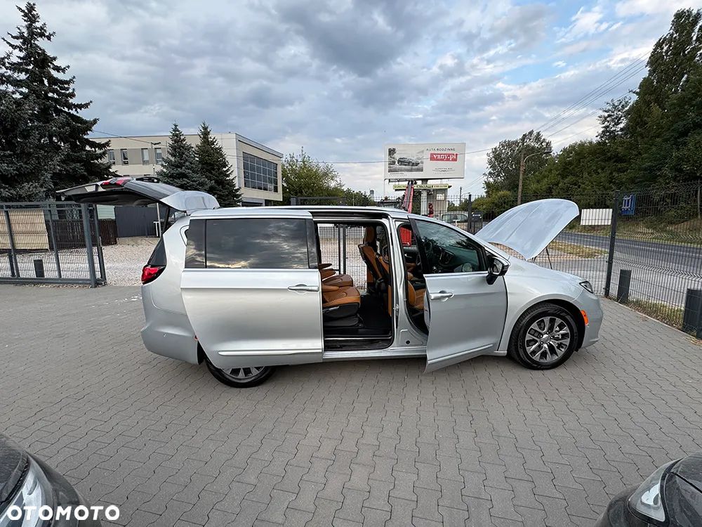 Chrysler Pacifica - 21